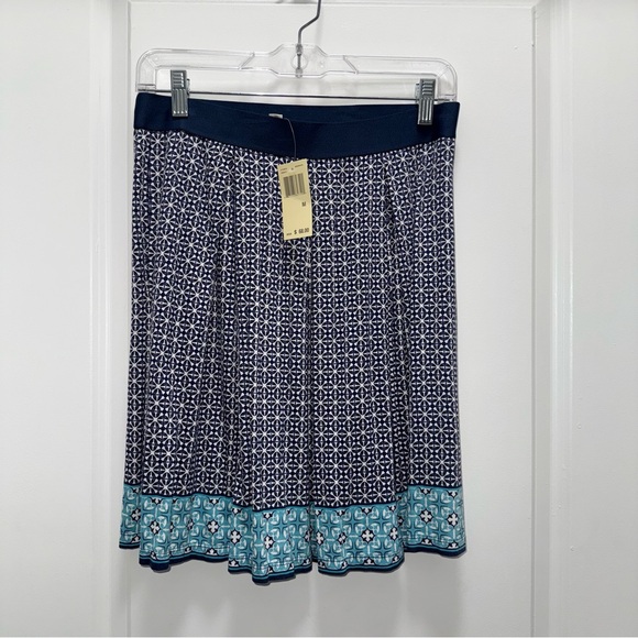 Max Studio Dresses & Skirts - NWT Max Studio Soft Flowy Mini Skirt